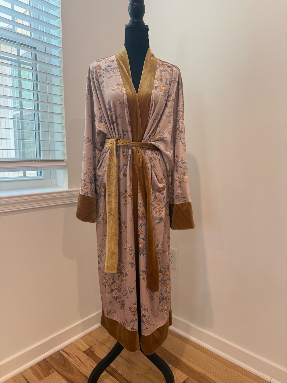 Mia Joy Floral Velvet Trim Kimono Robe | Size Medium | Blush Pink & Gold